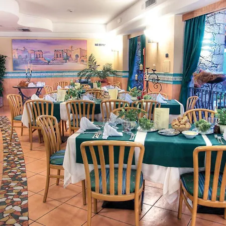 Ariston And Palazzo Santa Caterina 4*