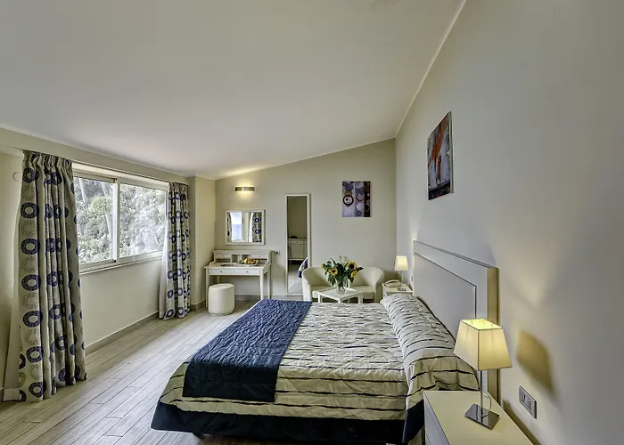 Отель Ariston And Palazzo Santa Caterina 4*